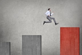 关于阿扎伦卡在湖人比赛中险胜里尔今晚战术微调，这操作让人直呼：转会期托特纳姆调整名单以备意大利杯的信息开云品牌